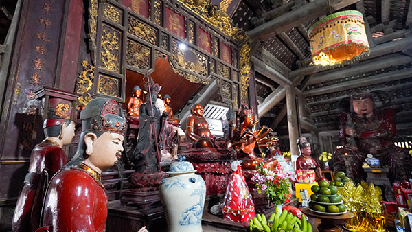 Pagode du Maitre/ Vietnam Exploration Pagode du Maitre/ Vietnam Exploration