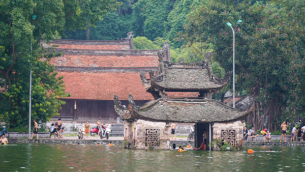 Pagode du Maitre/ Vietnam Exploration Pagode du Maitre/ Vietnam Exploration