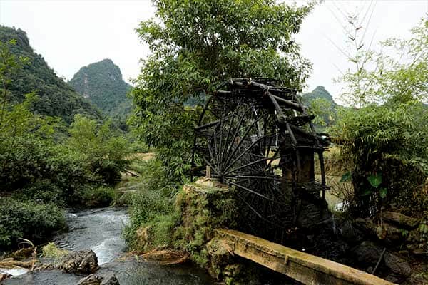 Ban Gioc waterfall - Northern Vietnam - Bamboo rafts