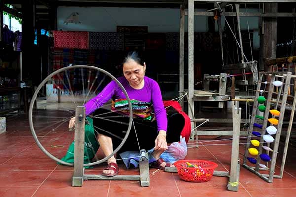 Métier de tissage traditionnel à Mai Chau Mai Chau - Nord du Vietnam - Métier du tissage