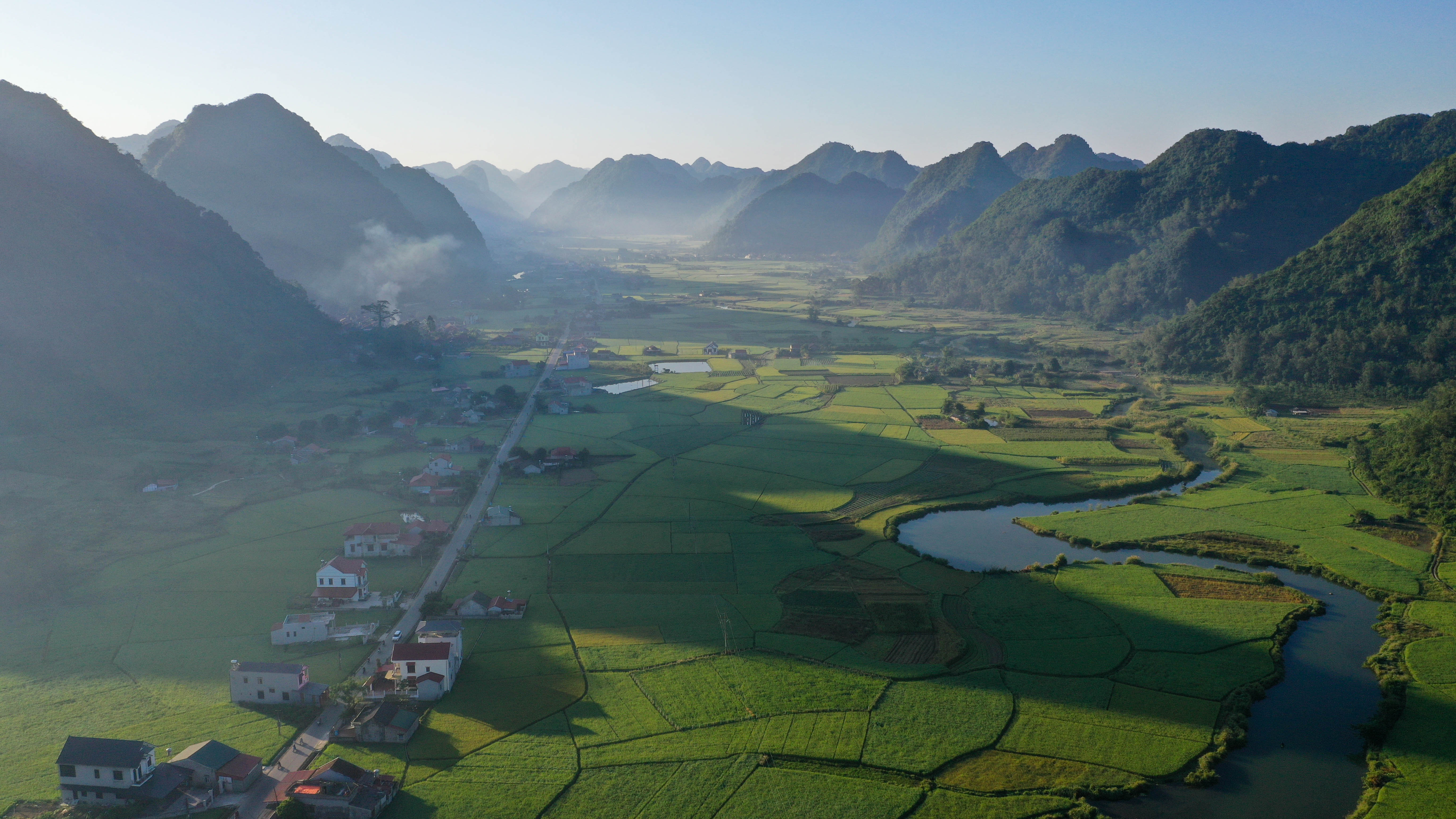 Vue aérienne de la vallée de Bac Son et de ses rizières au Vietnam