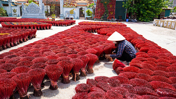 Découvrez le Village de l’Encens Quảng Phu Cầu : Une Expérience Authentique au Cœur du Vietnam